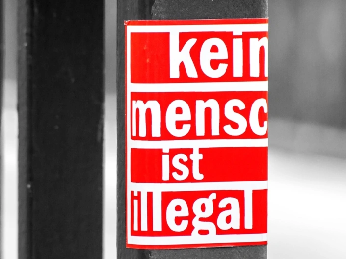 Aufkleber "Kein Mensch ist illegal"