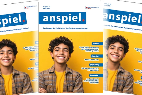 Eine Ausgabe des Magazins anspiel liegt auf einem Tisch.