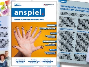 Eine Ausgabe des Magazins anspiel liegt auf einem Tisch.