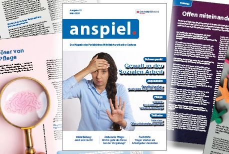 Eine Ausgabe des Magazins anspiel liegt auf einem Tisch.