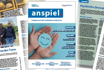 Eine Ausgabe des Magazins anspiel liegt auf einem Tisch.