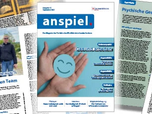 Eine Ausgabe des Magazins anspiel liegt auf einem Tisch.
